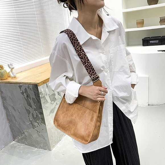 Women's Leopard Crossbody Purse Vegan Leather Shoulder Bag for Everyday - Picture 4 of 7